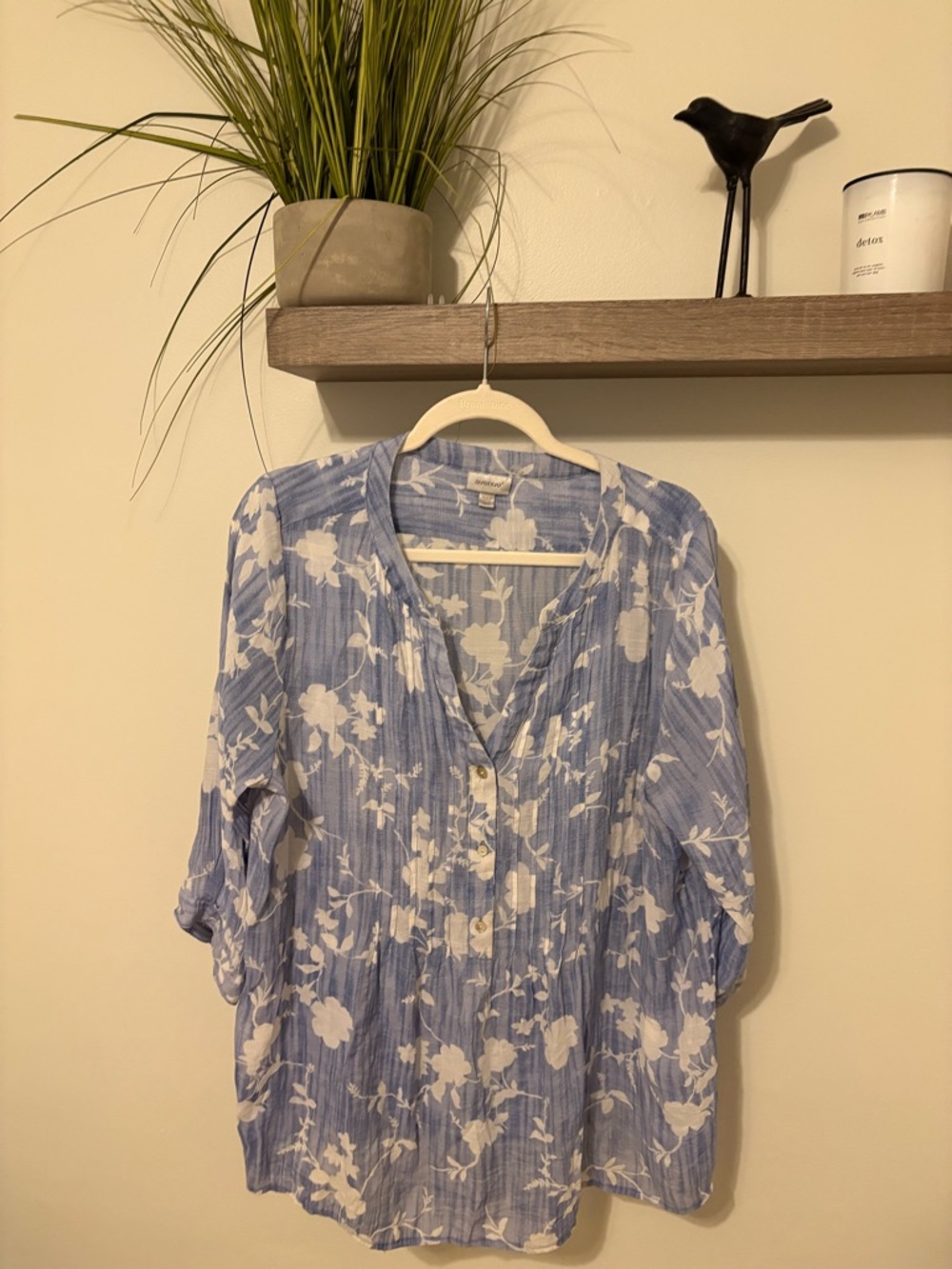 Plus 18/20 Blue & White Floral V-Neck Women's Top